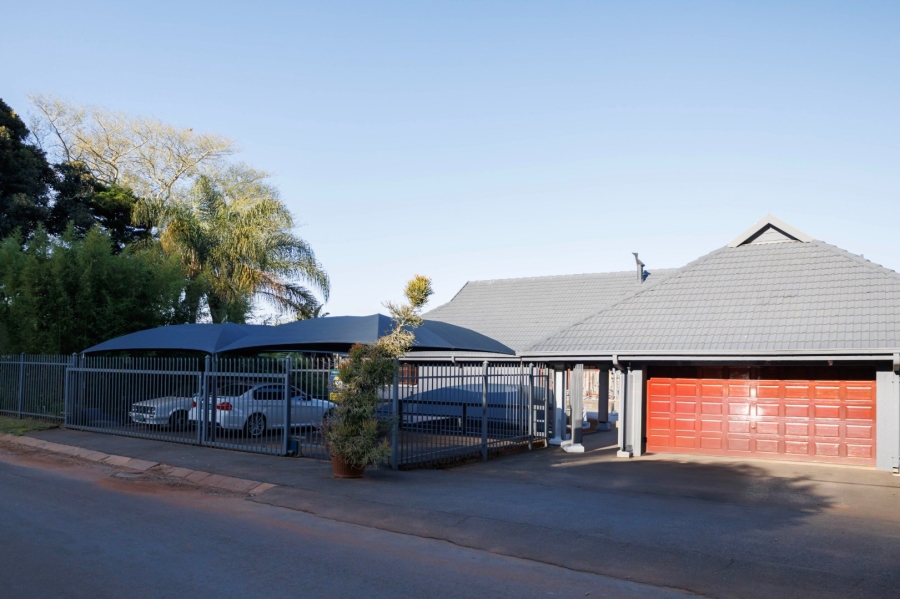 5 Bedroom Property for Sale in Schoemansville North West